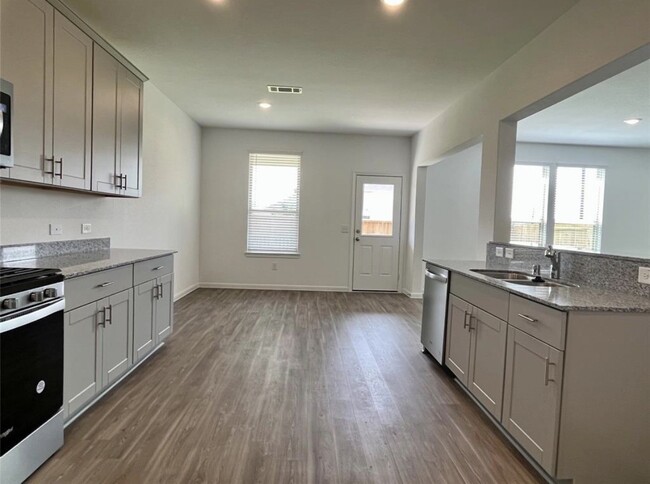 Photo - 1040 Greenshank Dr