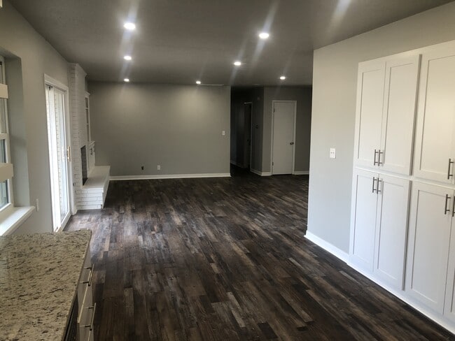 Photo - 2209 Iowa St