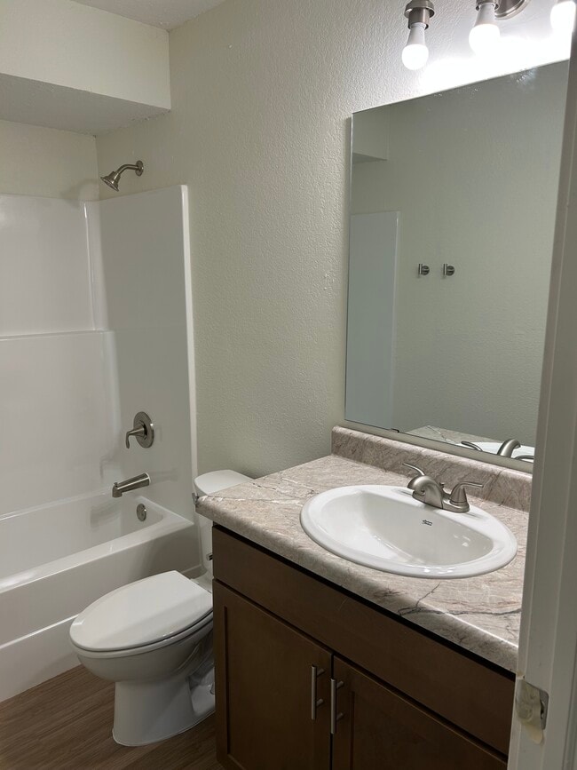 Photo - Cottonwood Creek Apartments