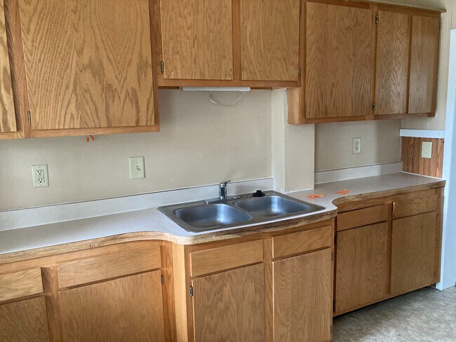 808 W Oregon St