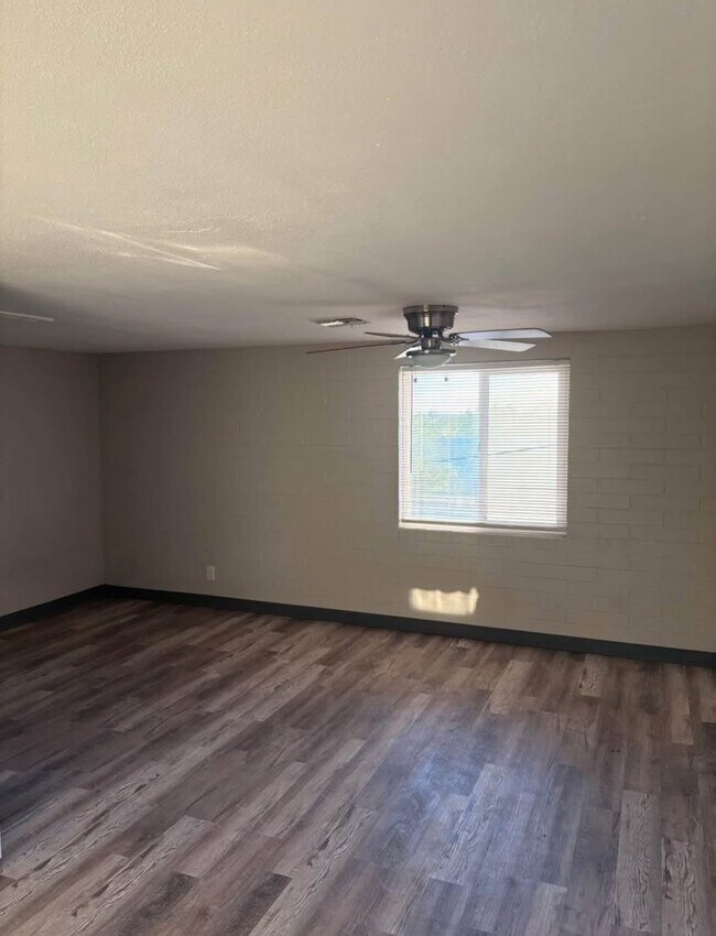 Photo - 1402 W Mercer Ln Unit 2