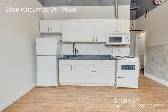 Photo - New Listing in Ford City Unité Main