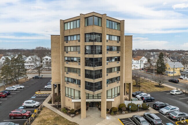 140 Captain Thomas Blvd West Haven, CT 06516 - Harborview Condominiums