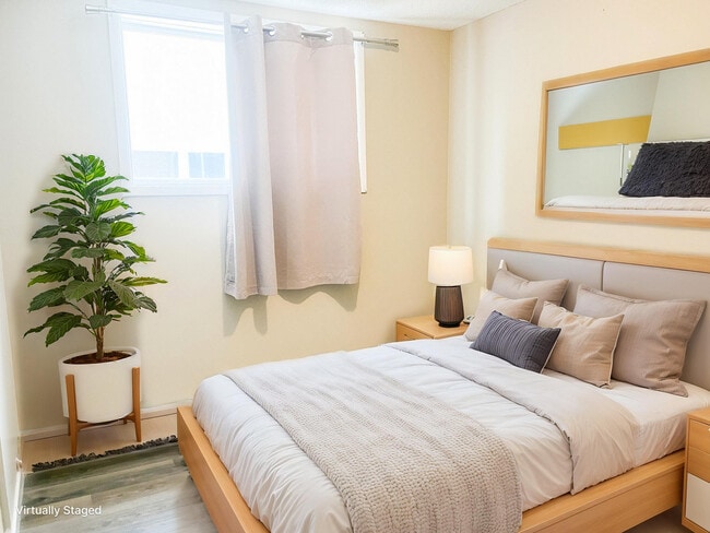 Building Photo - Rae 4040