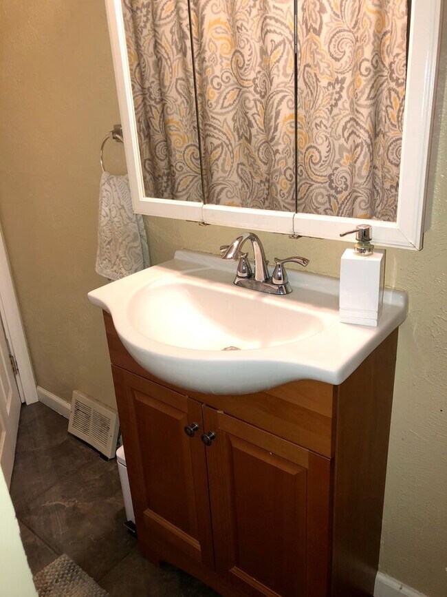 Photo - Huge 2 Bedroom in Mt Washington! Laundry - Central air - Available May 9th!