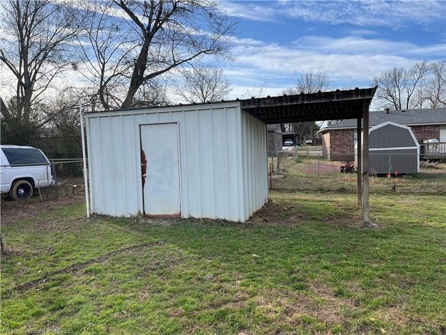 Photo - House: 3 Bed, 1.5 Bath, 1 Car Carport.