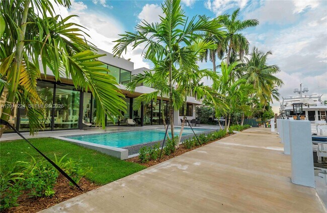 Photo - 401 Royal Plaza Dr