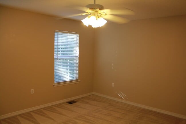 Photo - 976 Scenic Oak Ln