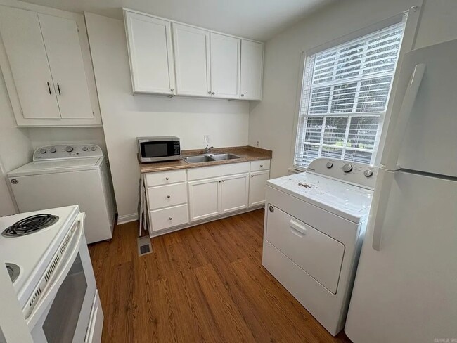 Photo - 204 N Tyler St