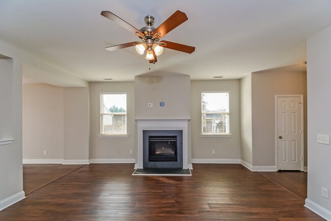 Photo - 233 Norwich Dr