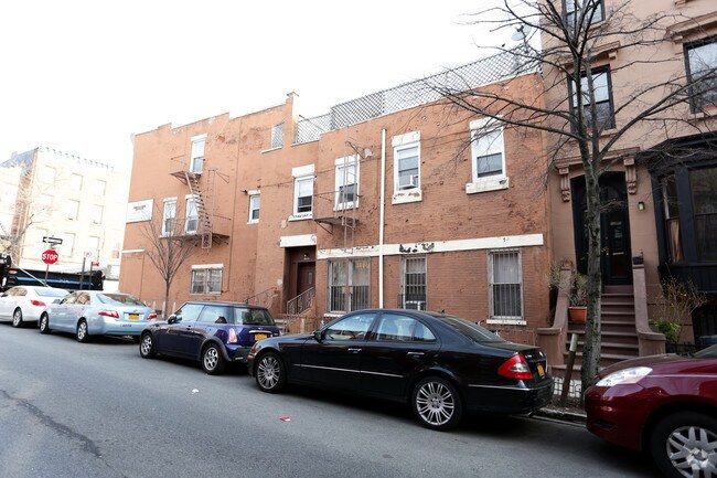 Photo - 283 Court St