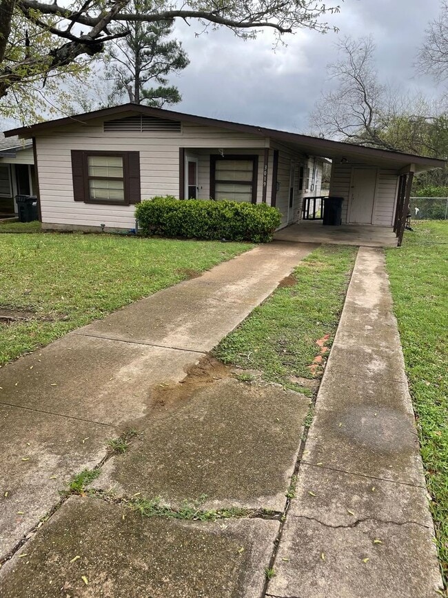 Building Photo - 3019 W Collin St.