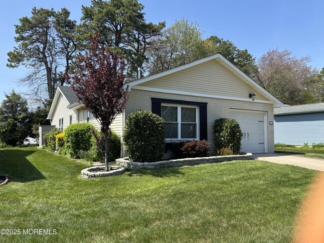 Photo - 11 Rushmore Dr House