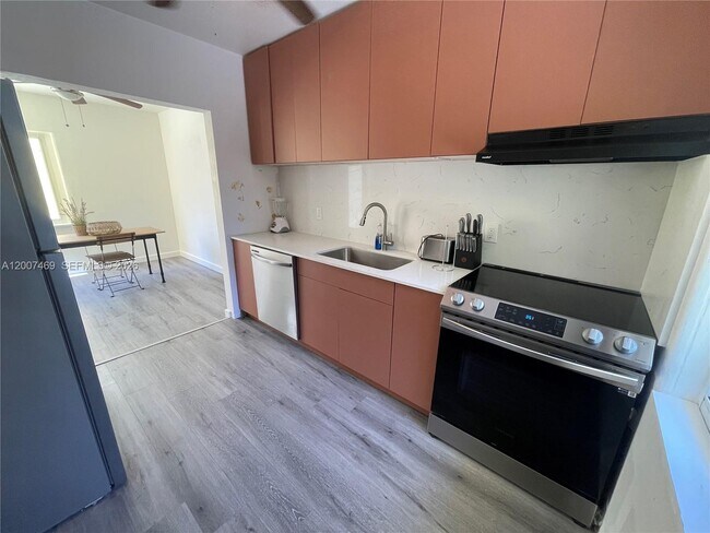 Photo - 401 NE 14th Ave Unit C