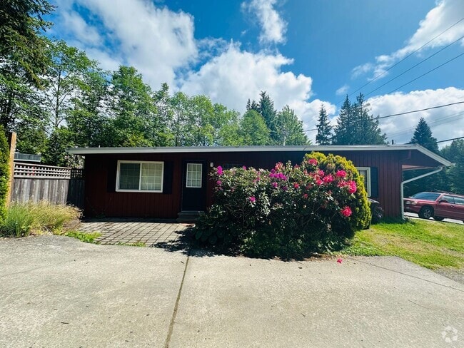 Building Photo - Charming 2-Bedroom Home Near Lake Padden