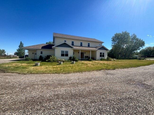 Building Photo - Beautiful 4B/3B home on acreage with mountain views