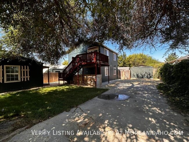 Building Photo - 516 18th Ave N