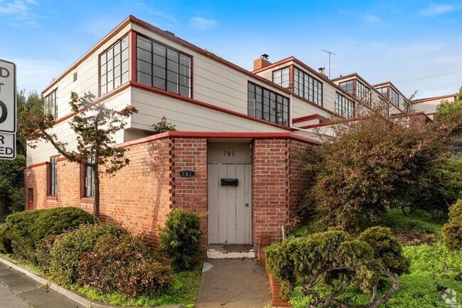 Building Photo - 701 Napa St Rental