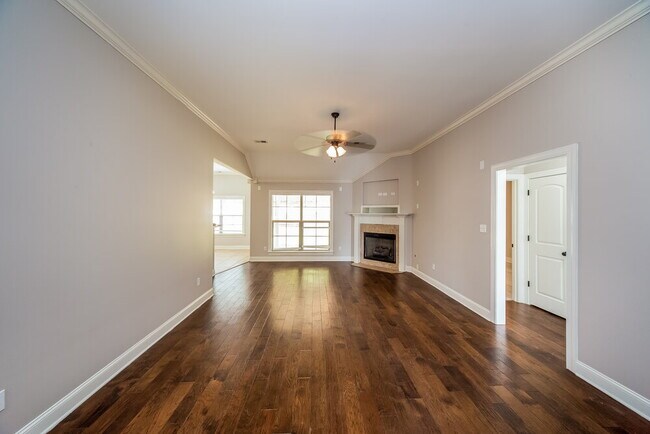 1406 Lake Front Dr E