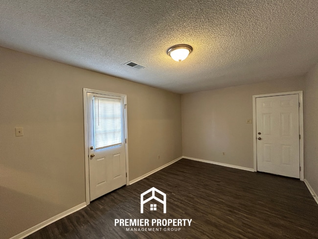 Photo - 3BR/2BA Home w/ Vaulted Ceilings, Brick Fireplace & 2-Car Garage in Memphis