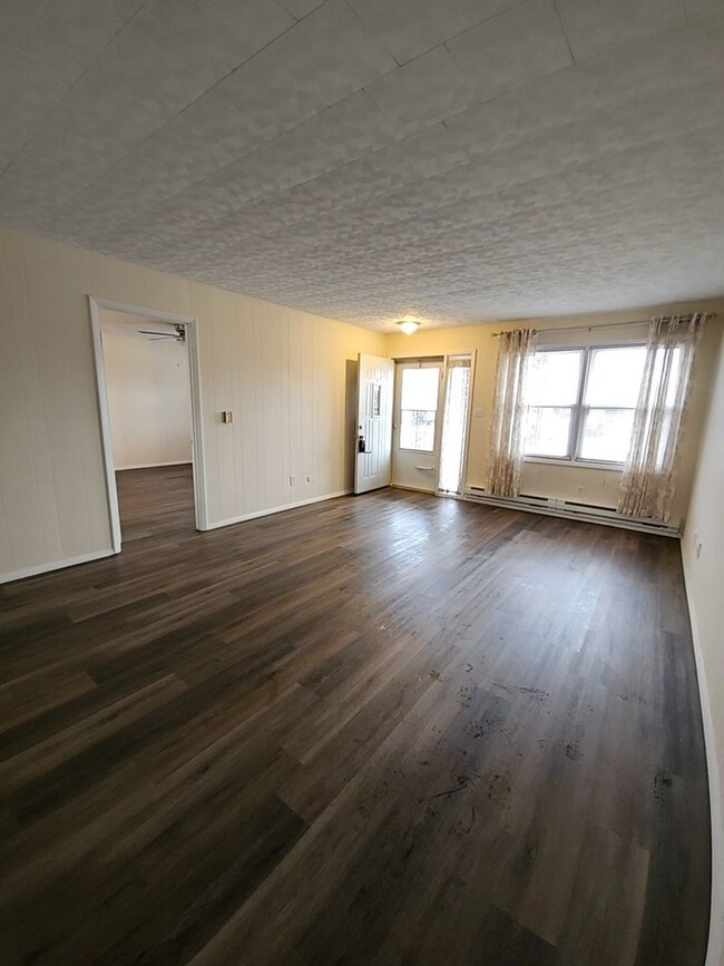 Photo - 201 Martin Ct Unit Apartment #B