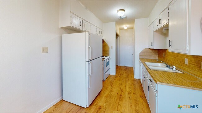Photo - 3705 Hereford Ln