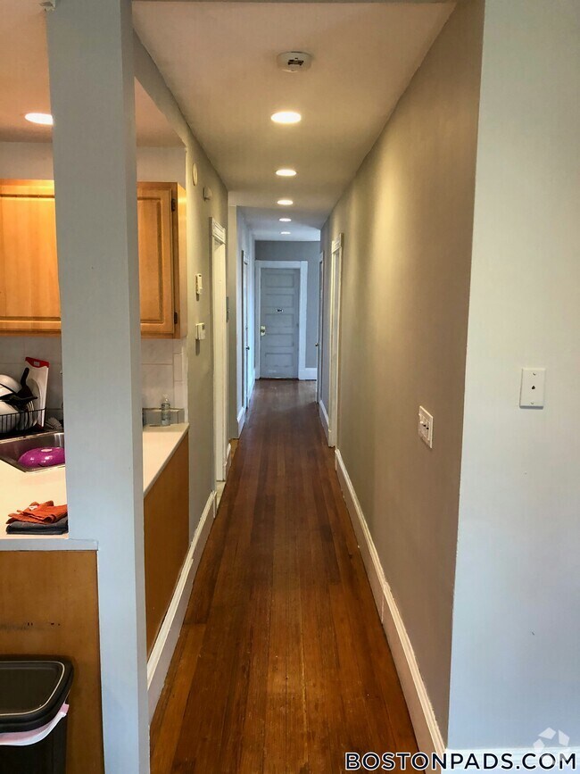 Building Photo - 1538 Tremont St Rental