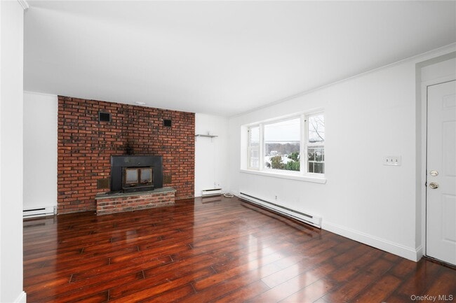 Photo - 74 Lakeshore Dr E