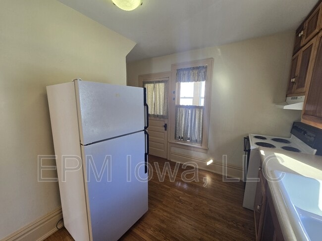 Photo - 212 Randall St