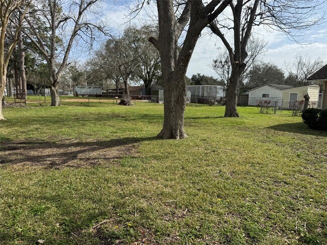 Photo - 5702 Pine Ave