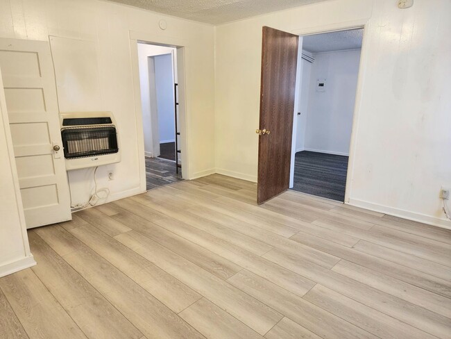 Building Photo - All Bills Paid! Unit 6