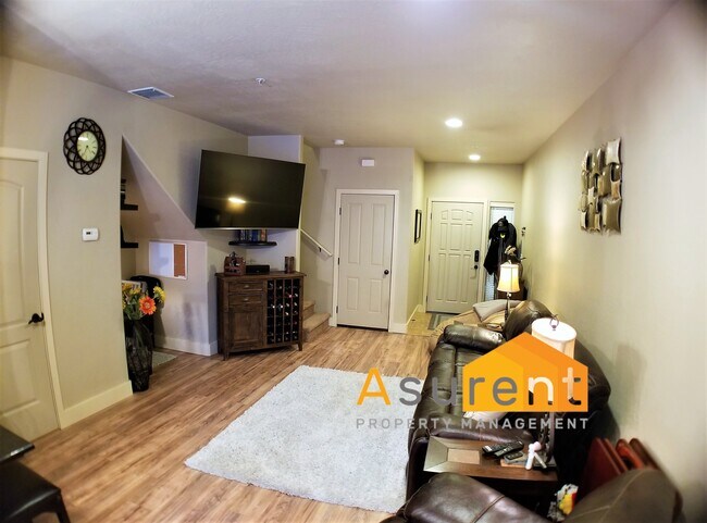 Photo - 2200 E Barnett Rd