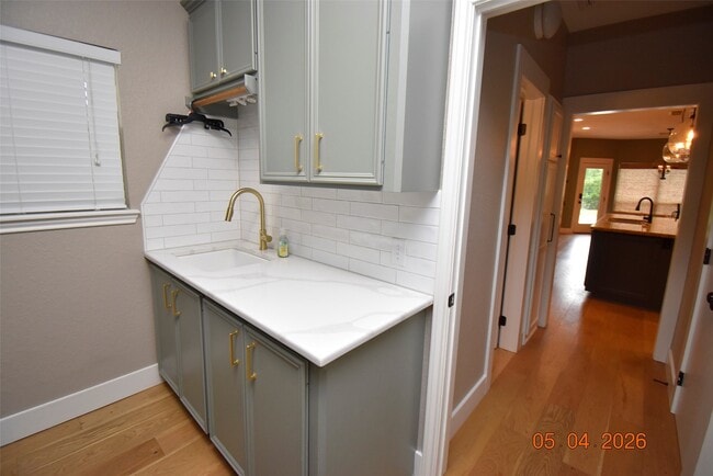 Photo - 421 Creekside Dr