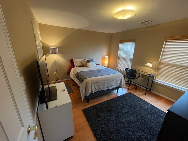 Photo - 6615 Schurtz St