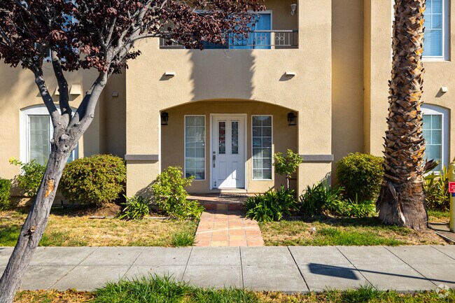 Entrada - Carroll Street Villas