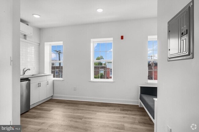 Building Photo - 2046 E Huntingdon St Unit 3R Rental