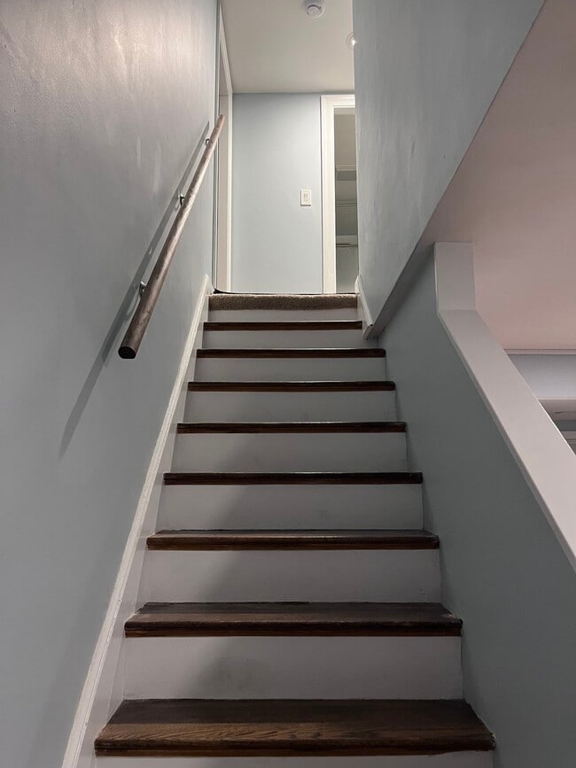 Stairs to 2nd Floor - 48 Aberdeen Rd