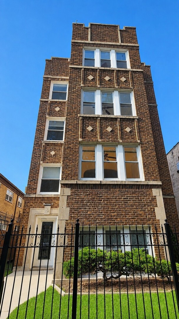 Building Photo - 3744 W Leland Ave Unit 2
