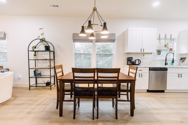 Photo - 215 Kerr Ave