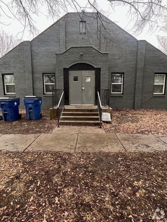 Building Photo - Beautiful 3 Bedroom, 2 Bathroom Quadplex N... Rental