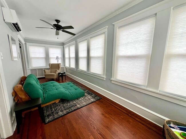 Photo - 207 25th St S