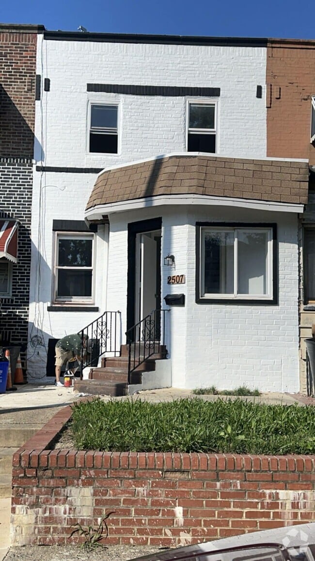 Building Photo - 2507 S 68th St Rental
