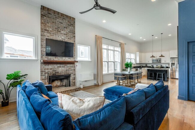 Photo - 1494 Madison St Unit ID1232885P