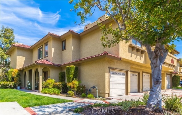 25261 Tanoak Ln
