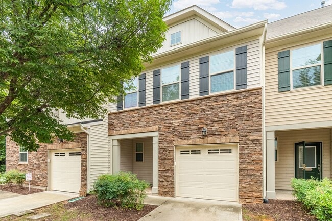 Building Photo - Beautiful 3 Bedroom Townhome in Thompson Ridge – Prime Durham Location!