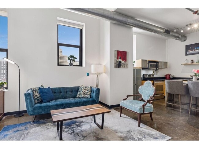 350 St Peter St Unit 1012