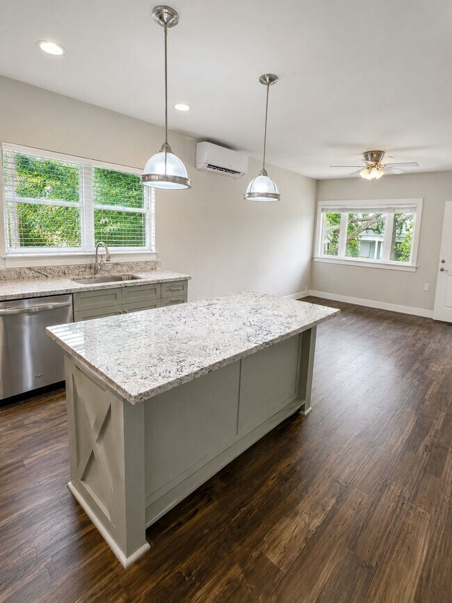 Photo - 1624 Sealy Ave Unit 102