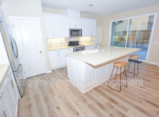 Photo - 2725 Navajo St