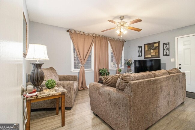 Photo - 127 Ruzelle Dr SE