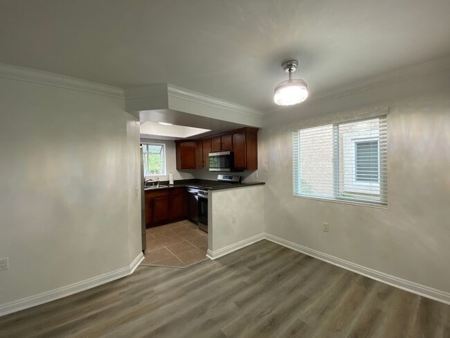 Photo - Beautifully Renovated 1-Bedroom Condo in R...